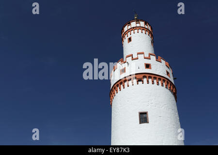 Il Weisser Turm (torre bianca) nel cortile del Landgraves' (Castello Schloss Bad Homburg) di Bad Homburg, Germania. Foto Stock