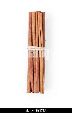 Legato Cinnamon Cassia bastoni, isolato su bianco Foto Stock
