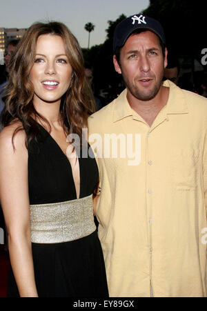 Kate Beckinsale e Adam Sandler frequentare il Los Angeles Premiere di 'Fare clic' tenuto presso il Mann Village Theatre di Westwood. Foto Stock