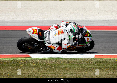 Misano Adriatico, Italia - 20 Giugno 2015: Kawasaki ZX-6R di San Carlo Team Italia Team, pilotato da Rinaldi Michael Ruben in azione durante la Superstock 600 qualifica durante il FIM Superstock 600 - gara di Misano World Circuit il 20 giugno 2015 a Misano Adriatico, Italia. Foto Stock