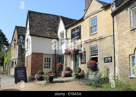 Il George Inn, Lacock, Wiltshire, Inghilterra, Regno Unito Foto Stock