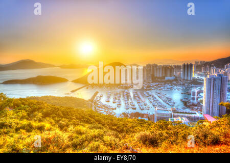 Tramonto al porto di Aberdeen a Hong Kong Foto Stock