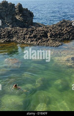Isola di Pantelleria (Sicilia, Italia), costiere piccolo lago di Ondines Foto Stock