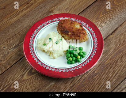 Kotlet schabowy - Polacco varietà di carne di maiale fritto cotoletta rivestita con pangrattato simile a schnitzel viennesi,[ Foto Stock