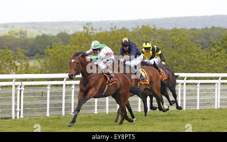 Jim Crowley cavalcare la Corsica , vincendo il 888sport Festival picchetti (elencati di gara) a Goodwood racecourse caratterizzate da: Jim Crowley dove: Goodwood, Regno Unito quando: 23 Maggio 2015 Foto Stock