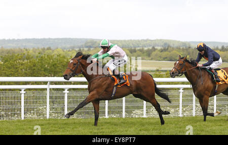 Jim Crowley cavalcare la Corsica , vincendo il 888sport Festival picchetti (elencati di gara) a Goodwood racecourse caratterizzate da: Jim Crowley dove: Goodwood, Regno Unito quando: 23 Maggio 2015 Foto Stock