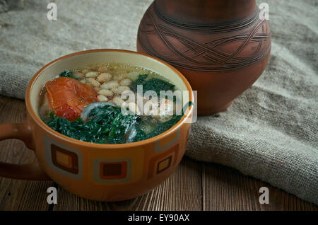 Caldo gallego - letteralmente brodo galiziano, zuppa tradizionale piatto dalla Galizia,Spagna Foto Stock