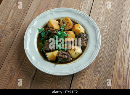 , Aloo gosht - curry di carne nel nord la cucina indiana e pakistana.consiste di patate, aloo cucinato con carne gosht Foto Stock