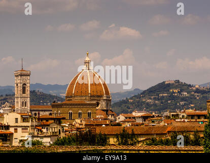 façade Sud della cupola del Duomo di Firenze vista dal Forte Belverdere Firenze, Italia. Foto Stock