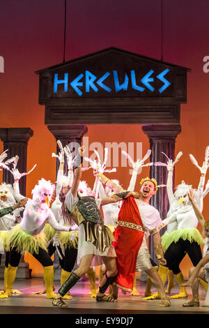 Londra, 24 Luglio 2015 - Nuova Arte Club presenta Hercules al Sadler's Wells Peacock Theatre Credito: Danilo Moroni/Alamy Live News Foto Stock