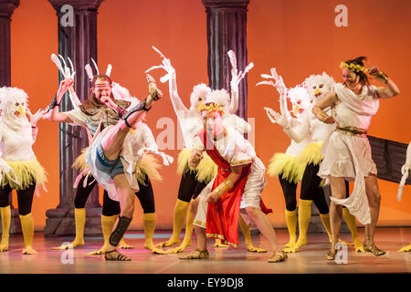 Londra, 24 Luglio 2015 - Nuova Arte Club presenta Hercules al Sadler's Wells Peacock Theatre Credito: Danilo Moroni/Alamy Live News Foto Stock