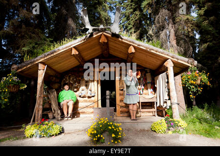 Log Cabin,Donna,Tour Guide,Alaskan Native Foto Stock