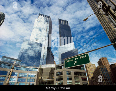 Time Warner Torri come visto da Columbus Circle. Foto Stock