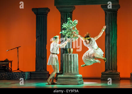 Londra, 24 Luglio 2015 - Nuova Arte Club presenta Hercules al Sadler's Wells Peacock Theatre Credito: Danilo Moroni/Alamy Live News Foto Stock