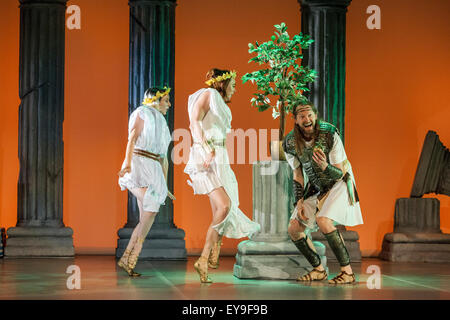 Londra, 24 Luglio 2015 - Nuova Arte Club presenta Hercules al Sadler's Wells Peacock Theatre Credito: Danilo Moroni/Alamy Live News Foto Stock