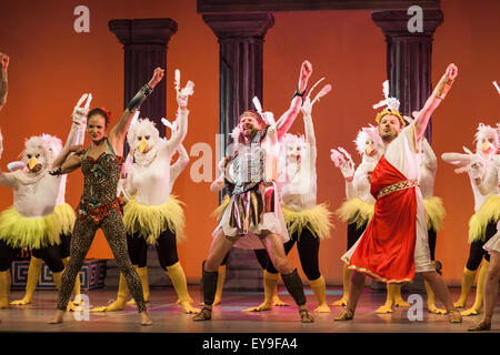 Londra, 24 Luglio 2015 - Nuova Arte Club presenta Hercules al Sadler's Wells Peacock Theatre Credito: Danilo Moroni/Alamy Live News Foto Stock