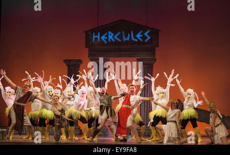 Londra, 24 Luglio 2015 - Nuova Arte Club presenta Hercules al Sadler's Wells Peacock Theatre Credito: Danilo Moroni/Alamy Live News Foto Stock