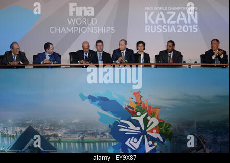 Kazan, Russia. Il 24 luglio, 2015. Il presidente russo Vladimir Putin (C) assiste la cerimonia di apertura del 2015 Campionati del Mondo di nuoto FINA a Kazan, Russia, 24 luglio 2015. © Pavel Bednyakov/Xinhua/Alamy Live News Foto Stock