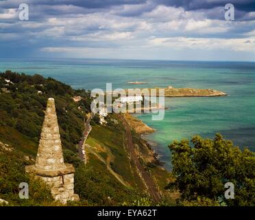 Killiney Testa e Dalkey Island, County Dublin, Irlanda; Vista dell'oceano e dell'isola Foto Stock