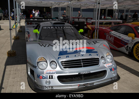 Silverstone, Regno Unito, 25 luglio 2015, Mercedes in pitts a Silverstone Classic 2015 i mondi più grande motore classico racing festiva Credito: Keith Larby/Alamy Live News Foto Stock