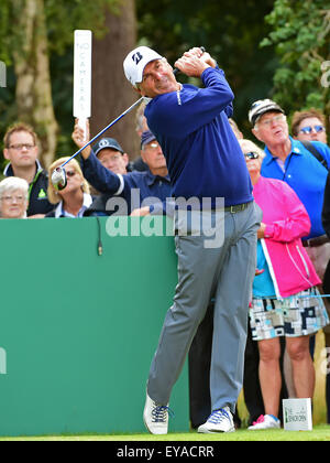 Sunningdale, Berkshire, Regno Unito. Xxv Luglio, 2015. Seniors Open Golf durante la pioggia ha ritardato il torneo Round 2. Fred coppie (USA) le unità credito: Azione Sport Plus/Alamy Live News Foto Stock