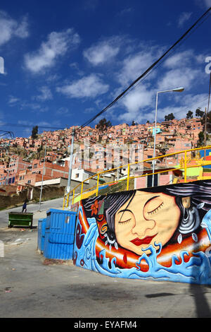 Murale sul muro in periferia della città su ripida collina, la Paz, Bolivia Foto Stock