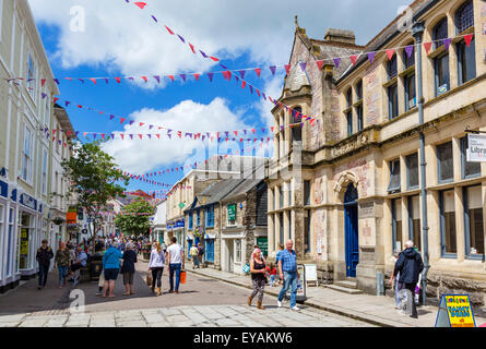 Negozi su Pydar Street nel centro della città di Truro Cornwall, England, Regno Unito Foto Stock