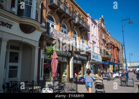 I ristoranti e le caffetterie sul porto Parade, Ramsgate Kent, England, Regno Unito Foto Stock