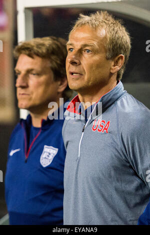 Atlanta, GA, Stati Uniti d'America. 22 Luglio, 2015. Stati Uniti d'America Head Coach Jurgen Klinsmann durante la CONCACAF Gold Cup Semifinal match tra Stati Uniti e Giamaica presso il Georgia Dome di Atlanta, GA. Giacobbe Kupferman/CSM/Alamy Live News Foto Stock