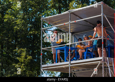 Mosca, Russia. Xxv Luglio, 2015. Città di Mosca Giochi Sport 2015 festival ha avuto luogo presso la Olympic Sport Luzhniky complessi della città di Mosca. La stazione di controllo della bicicletta di montagna concorsi. Credito: Alex Immagini/Alamy Live News Foto Stock