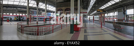 Stazione ferroviaria di Preston Panorama, Lancashire, Inghilterra, Regno Unito con treno in franchising Virgin, WCML Foto Stock