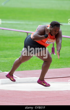 Londra, Regno Unito. Xxv Luglio, 2015. Michelle CARTER (USA) concorrenti in donne del colpo messo, Diamond League Sainsbury's Anniversario Giochi, Queen Elizabeth Olympic Park, Stratford, Londra, Regno Unito. Credito: Simon Balson/Alamy Live News Foto Stock