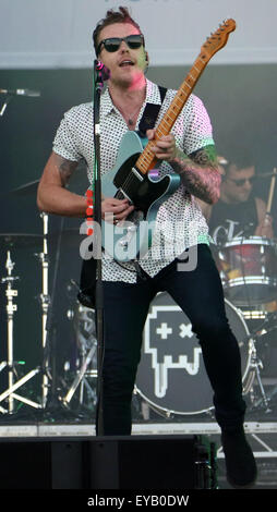 Southsea, Hampshire, Regno Unito. Xxv Luglio, 2015. Performing live a Portsmouth Live al Waterfront Festival Arena sul Southsea comune dopo la Coppa America World Series racing. Eseguire McBusted Liv ad una folla di circa 20.000 persone. Credito: uknip/ Alamy Live News Foto Stock