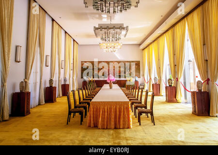 Sala da pranzo formale indipendenza nel palazzo nella città di Ho Chi Minh, Vietnam Foto Stock