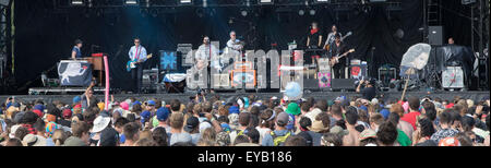 Oro-Medonte, Ontario, Canada. Il 24 luglio 2015. The Decemberists esegue il giorno 1 inaugurale della Wayhome Musica e Arts Festival a Burl's Creek caso motivi si trova a nord di Toronto. Credito: EXImages/Alamy Live News Foto Stock