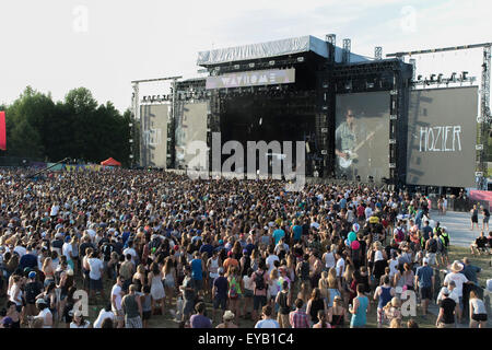 Oro-Medonte, Ontario, Canada. Il 24 luglio 2015. Hozier esegue il giorno 1 inaugurale della Wayhome Musica e Arts Festival a Burl's Creek caso motivi si trova a nord di Toronto. Credito: EXImages/Alamy Live News Foto Stock