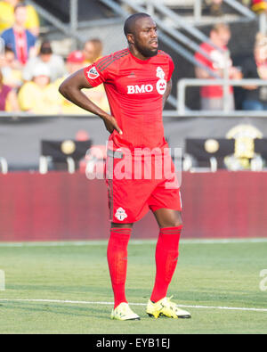 Columbus, Ohio, Stati Uniti d'America. Il 24 luglio, 2015. Toronto FC avanti Jozy Altidore (17) osserva il gioco durante una stagione regolare il gioco tra il Columbus Crew SC e FC di Toronto a Mapfre Stadium, in Columbus OH. Brent Clark/Alamy Foto Stock