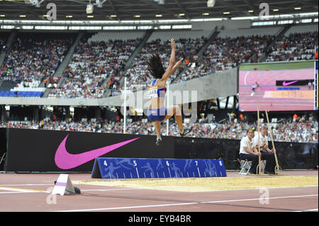 Morgan Lago (GBR) a competere in Donne Salto in lungo la concorrenza, il giorno due del Sainsbury's Anniversario giochi presso la Queen Elizabeth II Olympic Park, Londra. Il lago è venuto 9th, saltando 5.95m Foto Stock