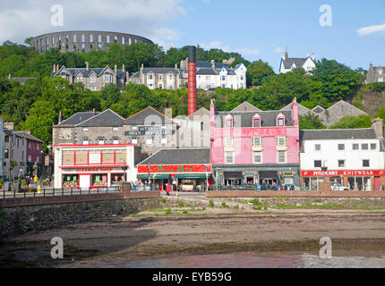 Waterfront edifici sulla collina, Oban, Argyll and Bute, Scotland, Regno Unito Foto Stock