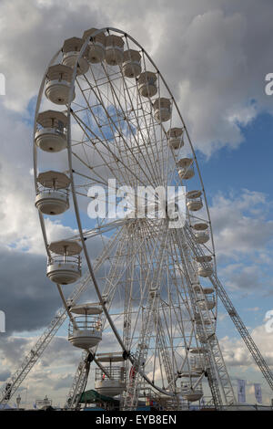 Silverstone, UK. Xxv Luglio, 2015. Ruota panoramica Ferris a Silverstone Classic 2015 i mondi più grande motore classico racing festival. Credito: Keith Larby/Alamy Live News Foto Stock