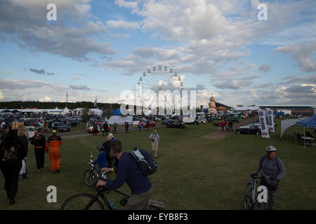 Silverstone, UK. Xxv Luglio, 2015. Vista su Silverstone Classic 2015 i mondi più grande motore classico racing festival. Credito: Keith Larby/Alamy Live News Foto Stock