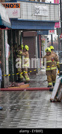 Southend on Sea, Essex, Regno Unito. 26 Luglio, 2015. Incendio scoppia in cinema,Fire equipaggi erano chiamati al Teatro Impero in Alexandra Street appena prima del 8am questa mattina a seguito di segnalazioni di incendio in edificio abbandonato. Credito: darren Attersley/Alamy Live News Foto Stock