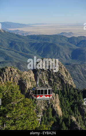 Antenna di Sandia Peak Tram con vedute del Rio Grande Valley. Albuquerque. Nuovo Messico. Stati Uniti d'America Foto Stock