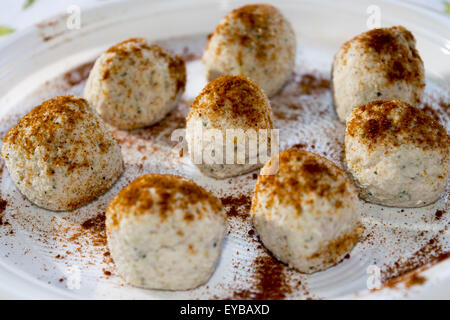 Palline di ricotta e peperoncino e curry Foto Stock