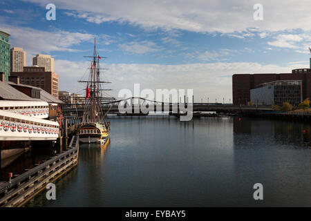 Il Boston Tea Party Ship Museum, lungo il Boston Harborwalk sulla Atlantic Wharf Waterfront in South Boston Massachusetts Foto Stock