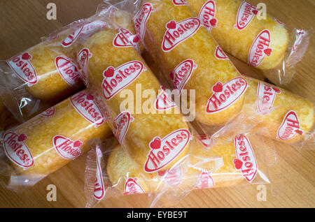 Pila di confezionate singolarmente twinkies Hostess Foto Stock