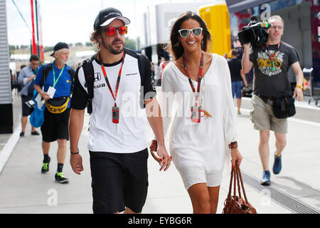 Motorsports: FIA Formula One World Championship 2015, il Gran Premio di Ungheria, #14 Fernando Alonso (ESP, McLaren Honda) con la sua fidanzata Lara Alvarez Foto Stock
