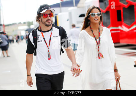 Motorsports: FIA Formula One World Championship 2015, il Gran Premio di Ungheria, #14 Fernando Alonso (ESP, McLaren Honda) con la sua fidanzata Lara Alvarez Foto Stock
