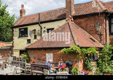 Il Royal Standard di Inghilterra pub, quaranta verde, Beaconsfield, Buckinghamshire Regno Unito è la più antica freehouse in Inghilterra. Foto Stock