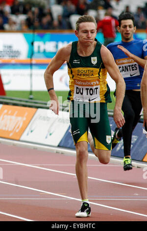 Londra, Regno Unito. 26 Luglio, 2015. durante il giorno e tre Sainsbury's Anniversario giochi presso la Queen Elizabeth Olympic Park domenica 26 luglio 2015Charl du Toit (RSA) vince il T37 mens 100m in 11.69 m durante il giorno e tre Sainsbury's Anniversario Giochi - IPC Gran Premio conclusivo presso la Queen Elizabeth Olympic Park domenica il 26 di luglio 2015 Credit: Dan Cooke/Alamy Live News Foto Stock